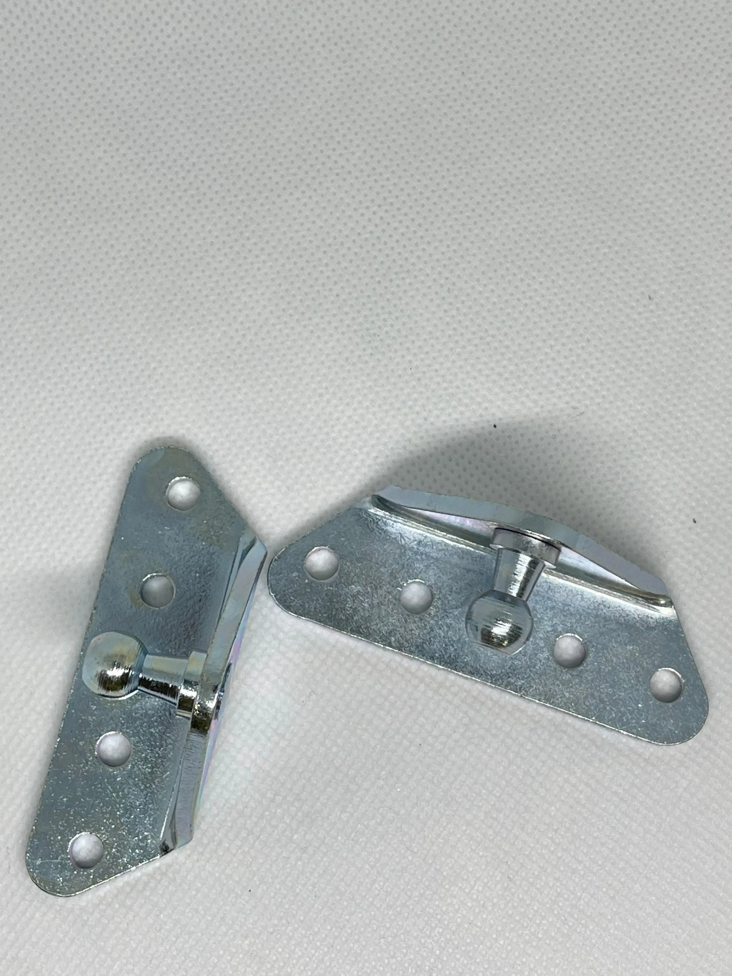 SpringFixUk 2x heavy-duty steel gas strut brackets with 10mm ball stud, right mount, zinc-plated for automotive and industrial use.